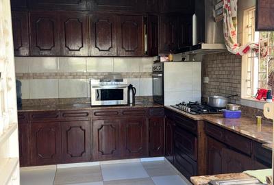 4 Bed House with Garden in Lavington - 4