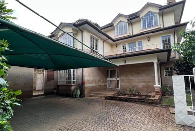 5 Bed Townhouse with En Suite in Lavington