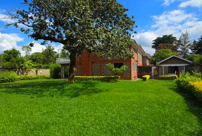 5 Bed House with En Suite in Runda - 2