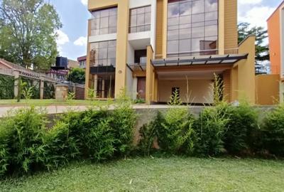 5 Bed Townhouse with En Suite in Lavington