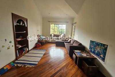 5 Bed House with En Suite in Runda