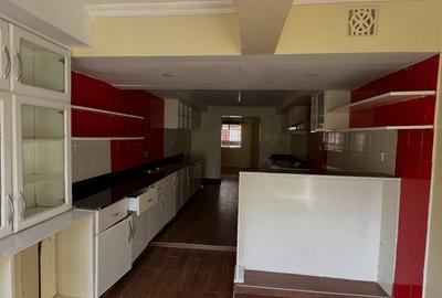 5 Bed Townhouse with En Suite in Lavington - 4