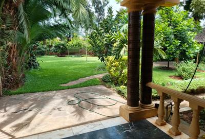 5 Bed House with En Suite at Lavington - 4