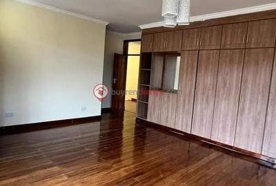 5 Bed Townhouse with En Suite in Lavington