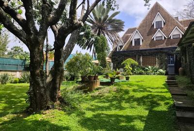 7 Bed House with En Suite in Runda