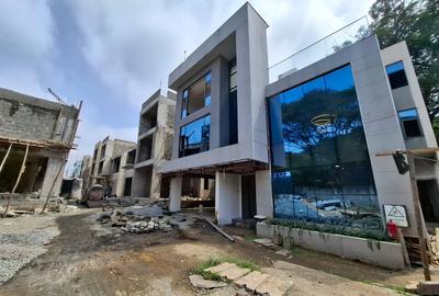 5 Bed Townhouse with En Suite in Lavington