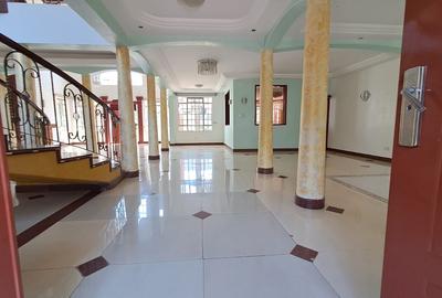 6 Bed House with En Suite in Nyari