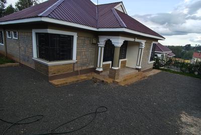 3 Bed House with En Suite at Oloosurutia