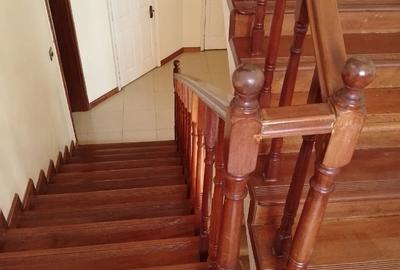 5 Bed Villa with En Suite at Lavington Green - 2