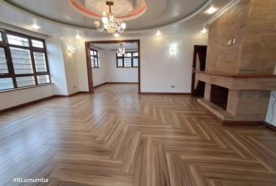 4 Bed Townhouse with En Suite in Kitengela - 2