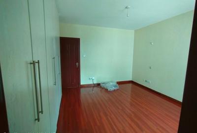 3 Bed Apartment with En Suite at Valley Arcade Area