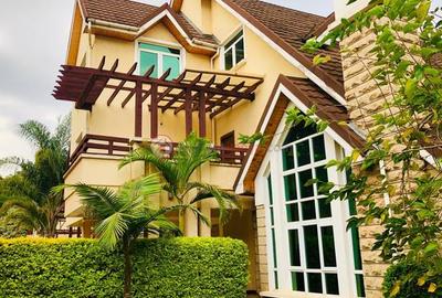 5 Bed House with En Suite at Lavington