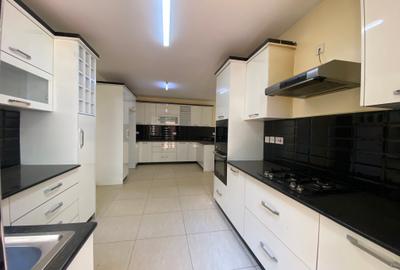 4 Bed Townhouse with En Suite in Kitisuru