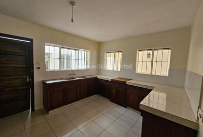 4 Bed Townhouse with En Suite in Spring Valley - 3