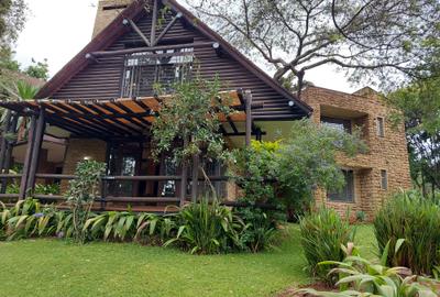 5 Bed House with En Suite at Lake View - 2