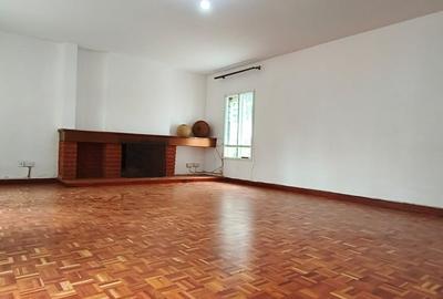 4 Bed House with En Suite in Westlands Area - 3