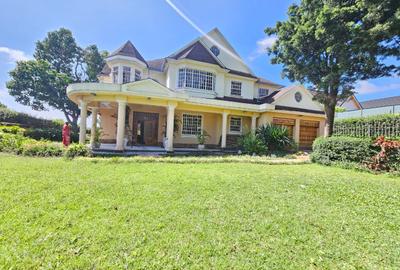 5 Bed House with En Suite in Runda