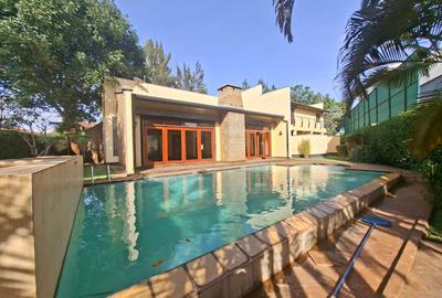 4 Bed House with En Suite in Runda