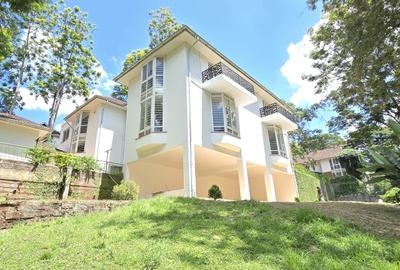 5 Bed House with En Suite in Rosslyn - 2