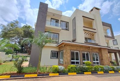 5 Bed House with En Suite in Lavington