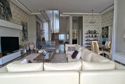 4 Bed House with En Suite in Spring Valley - 2