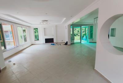 4 Bed Villa with En Suite in Riverside - 2