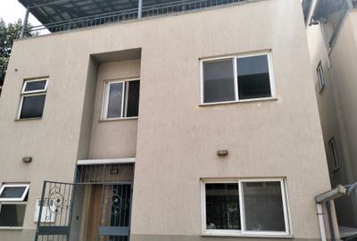 5 Bed Townhouse with En Suite in Lavington - 3