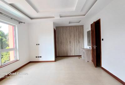 4 Bed Apartment with En Suite at General Mathenge