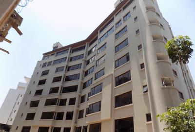 3 Bed Apartment with En Suite in Riverside
