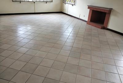 5 Bed Townhouse with En Suite in Lavington - 2