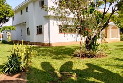 5 Bed House with En Suite at Runda