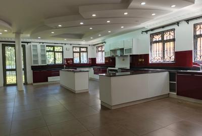 5 Bed House with En Suite in Runda