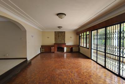 5 Bed House with En Suite in Gigiri