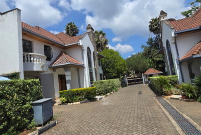 4 Bed Townhouse with En Suite at Lavington Green - 2