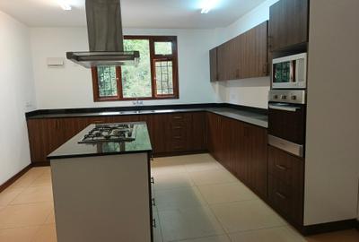 3 Bed Apartment with En Suite in Riverside