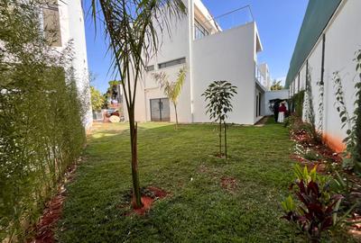 5 Bed Townhouse with En Suite in Lavington - 3