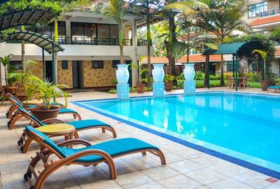 Serviced 1 Bed Apartment with Swimming Pool in Rhapta Road - 3