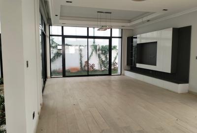 5 Bed Townhouse with En Suite in Lavington - 4