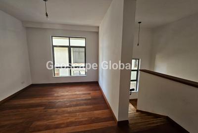 4 Bed Apartment with En Suite in Rosslyn - 4