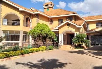 5 Bed House with En Suite in Runda