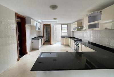 5 Bed Villa with En Suite in Lavington - 3