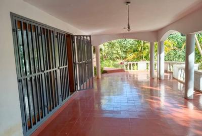 5 Bed House with En Suite in Muthaiga