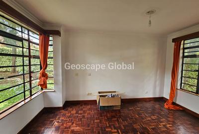 4 Bed House with En Suite in Nyari