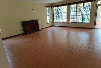 5 Bed Townhouse with En Suite at Lavington - 2