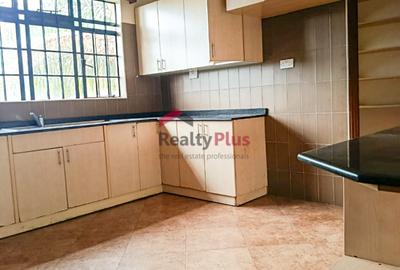 3 Bed Apartment with En Suite in Kilimani