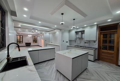 5 Bed House with En Suite in Runda - 4