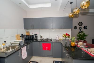 Serviced 2 Bed Apartment with En Suite at 1St Ave - 3