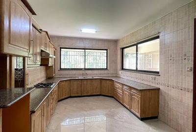 4 Bed Townhouse with En Suite in Spring Valley - 4