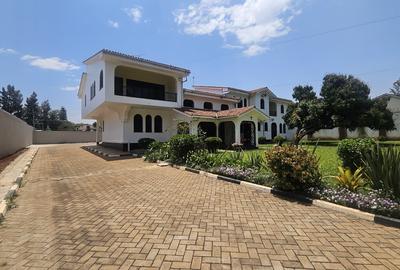 6 Bed House with En Suite in Gigiri