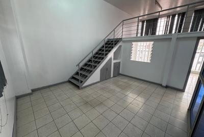 880 ft² Commercial Property with Service Charge Included at Baricho Road - 3